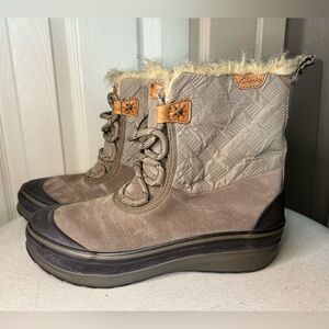 Clarks Muckers Brown Quilted Winter Boots Leather Faux Fur Ankle Lace Up Size 7